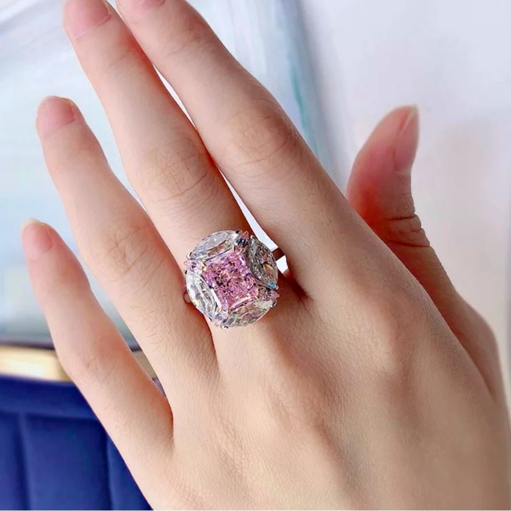 Luxurious Bubblegum Pink Diamond Ring